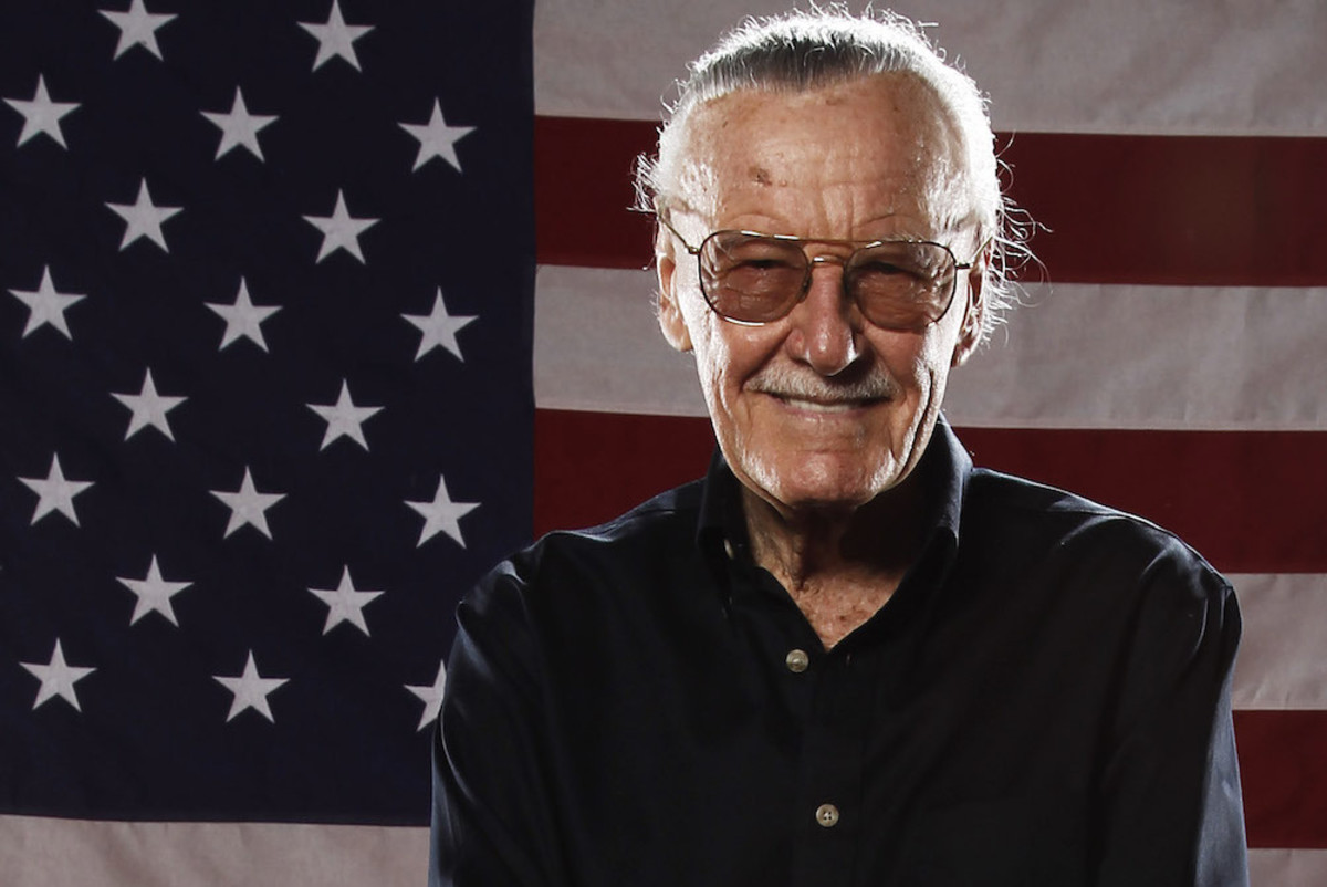 stan_lee_with_flagjpg