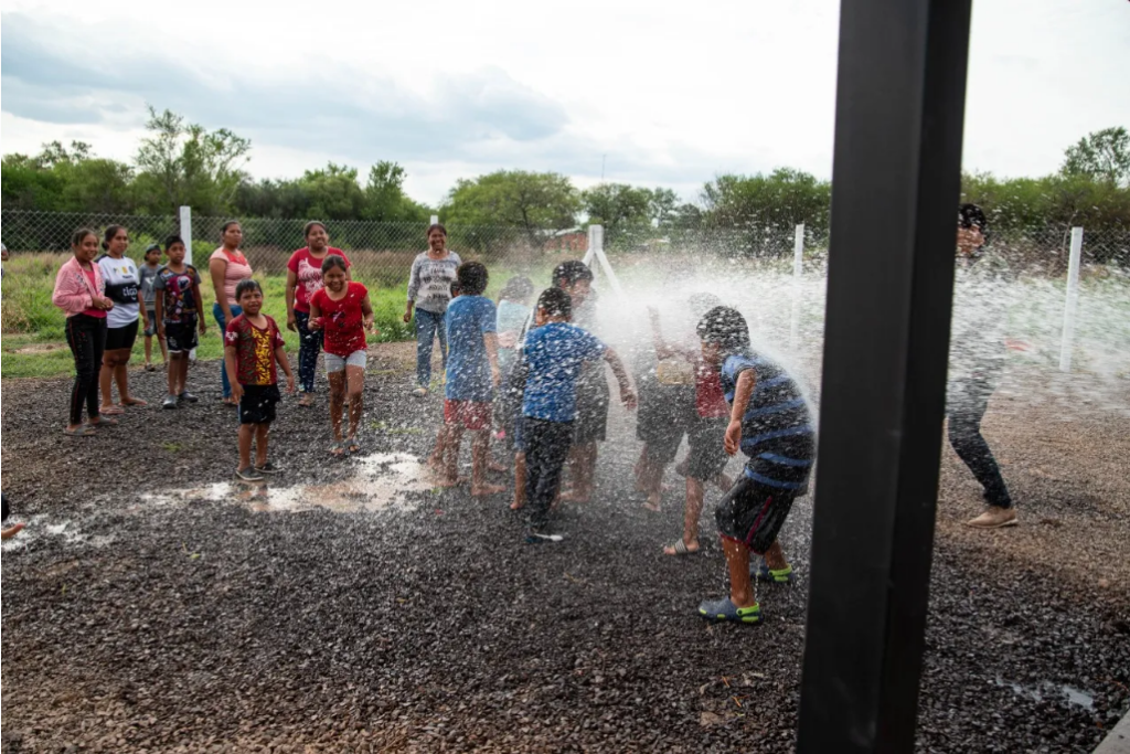 Comunidades indígenas del Chaco Central gozan de llegada de agua